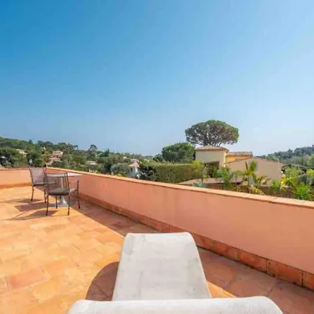 Charming House With Swimming Pool Holiday home *