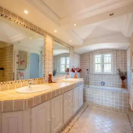 Holiday home Charming House With Swimming Pool Sainte-Maxime